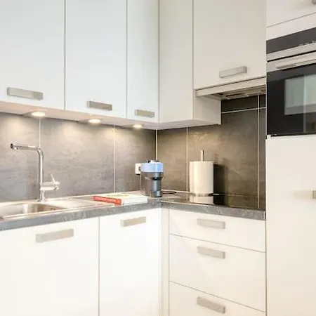 Stunning In With Free Parking Oostende