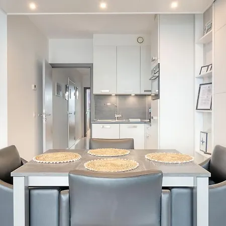 Apartament Stunning In With Free Parking
